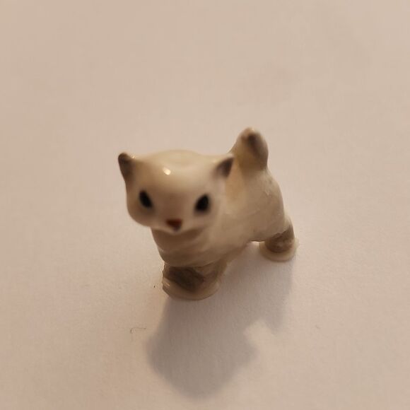 Miniature Porcelean White and Gray Cat Statue - Picture 5 of 5